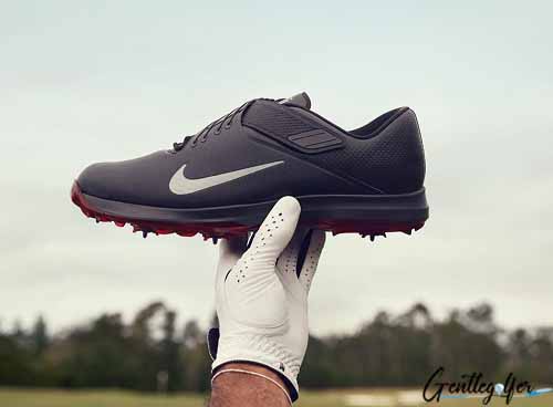 what type of golf shoes does tiger woods wear